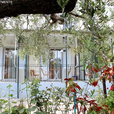 Rentoulia Apartments Poúlithra エクステリア 写真
