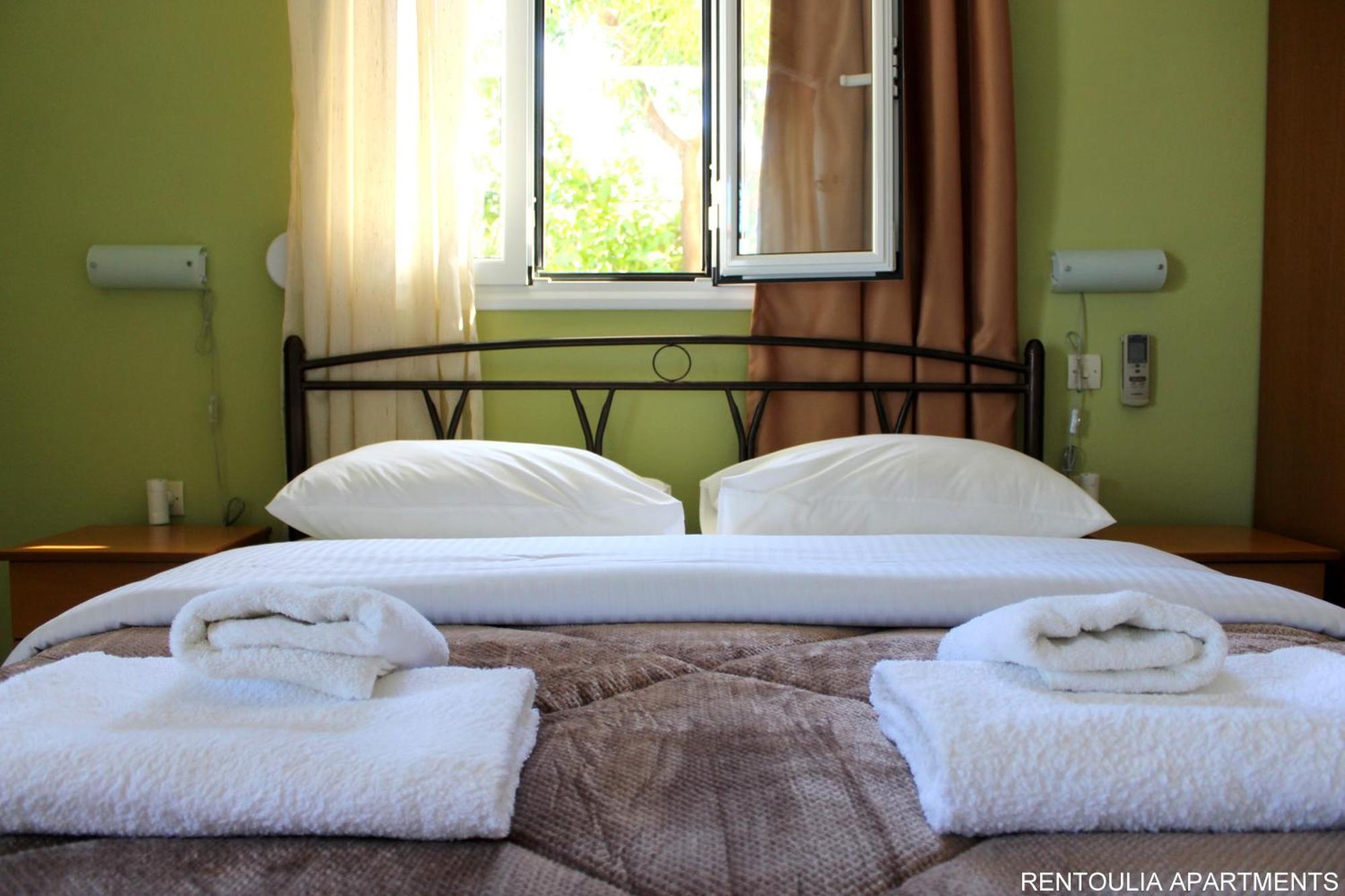Rentoulia Apartments Poúlithra エクステリア 写真